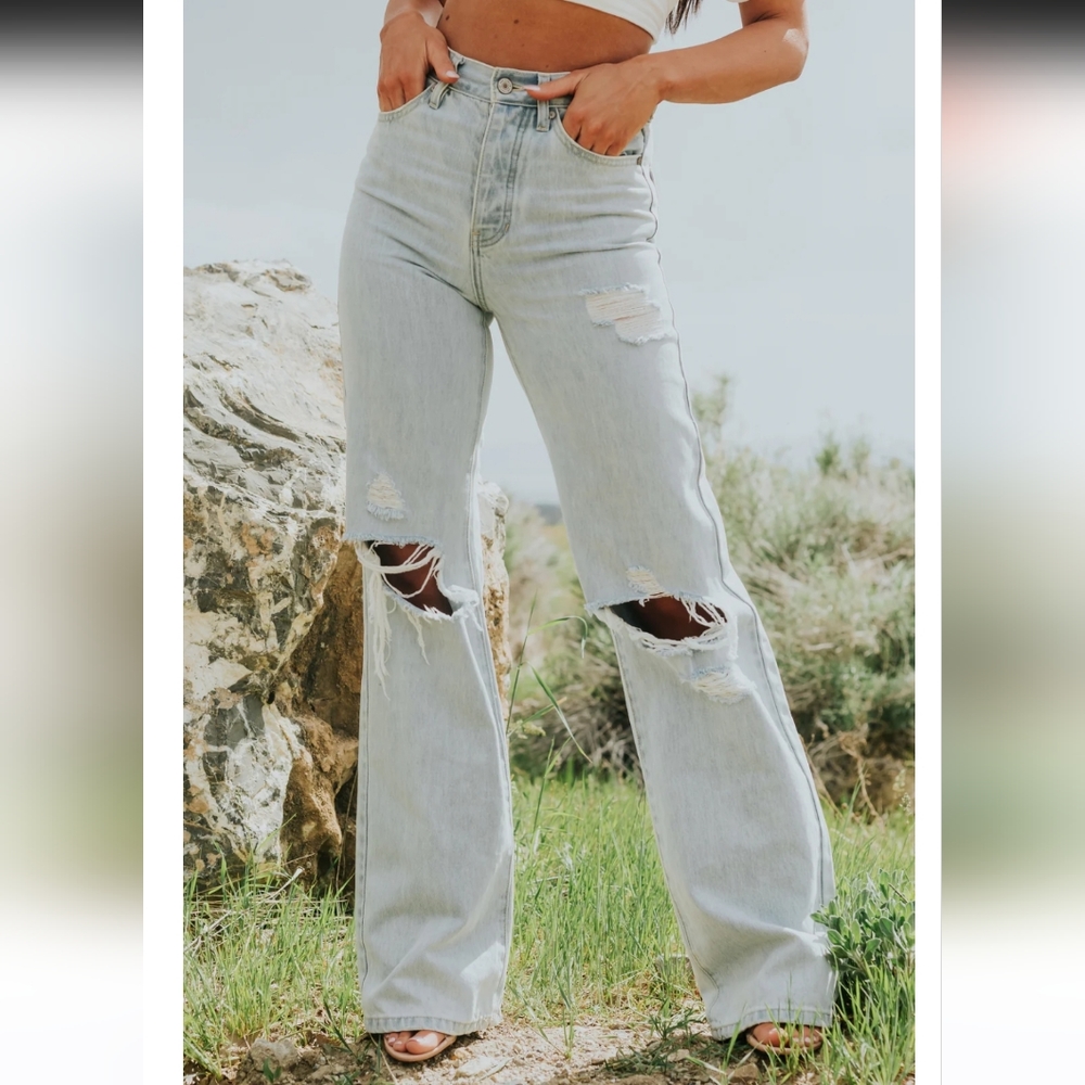 KanCan Wide Leg Light Wash Jeans Size 28 or 9